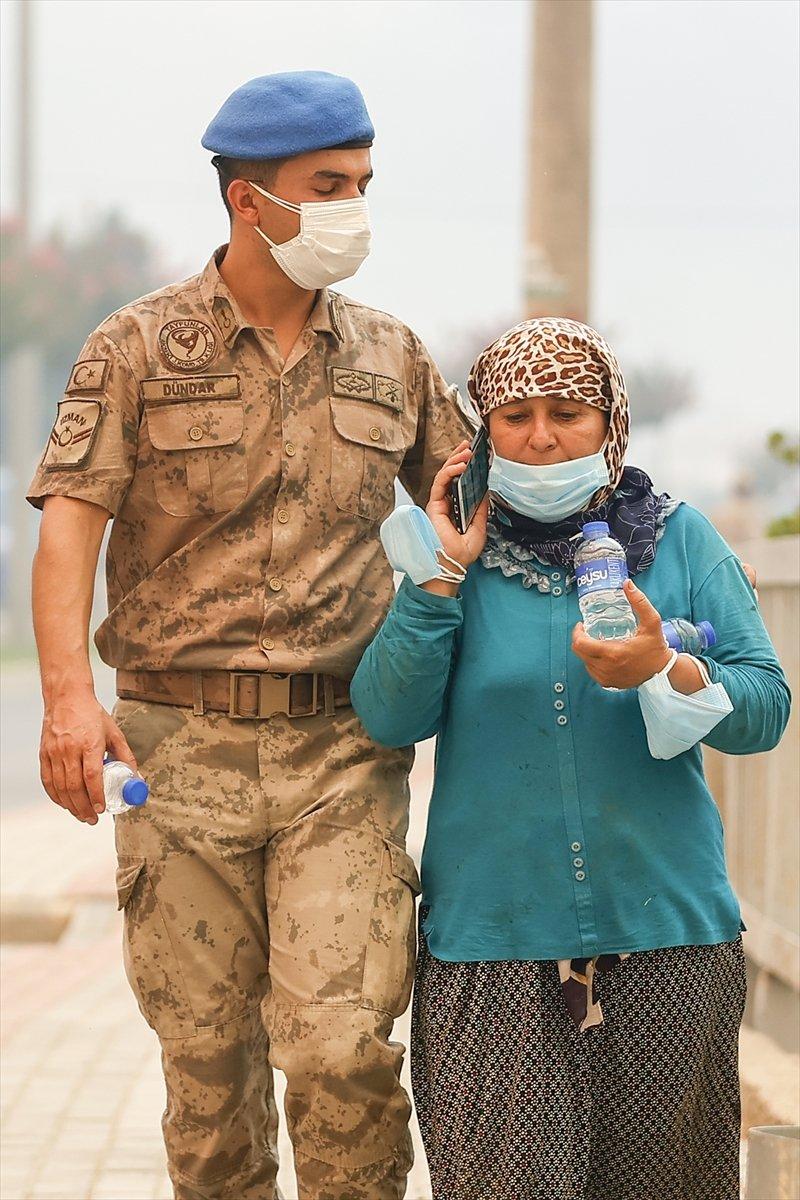 Manavgat'ta güvenlik güçlerinden vatandaşlara destek