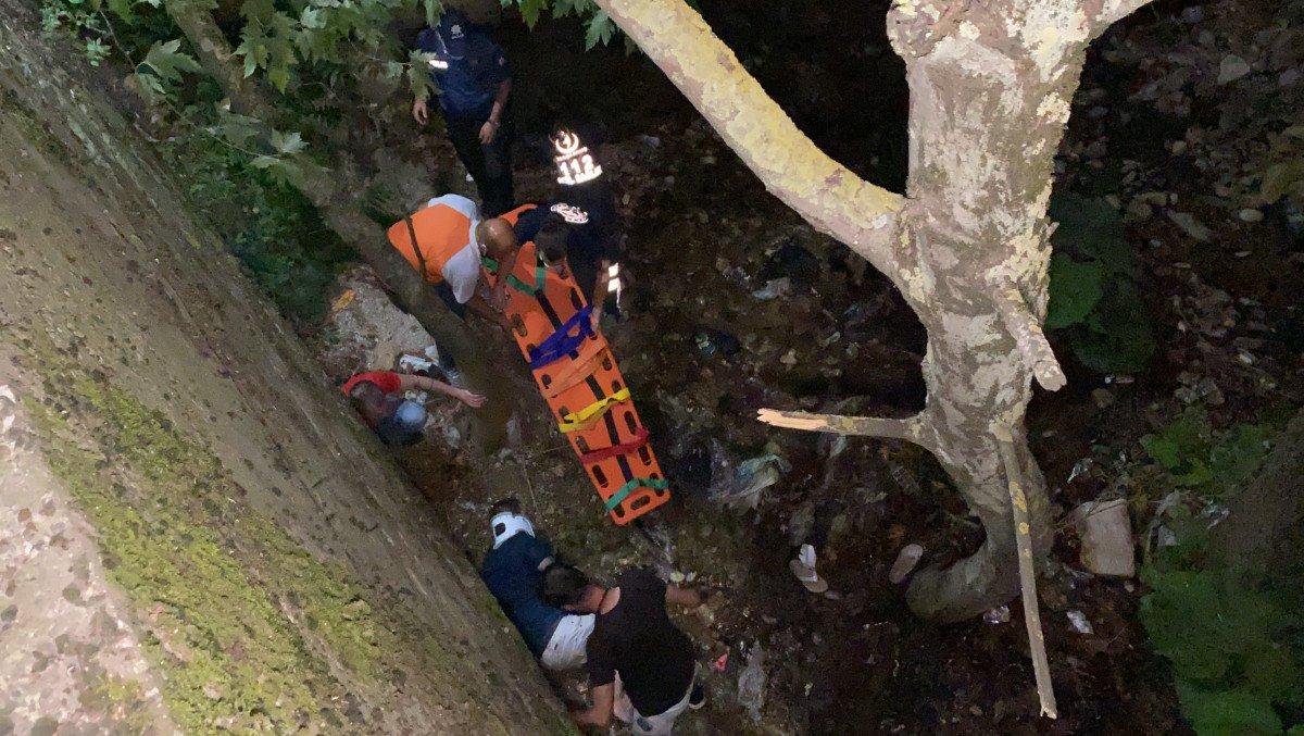 Bursa’da alkollü şahıs, 4 metre yüksekten dereye düştü