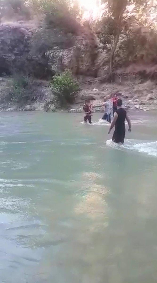 Mersin’de su seviyesi yükseldi, piknikçi aile mahsur kaldı