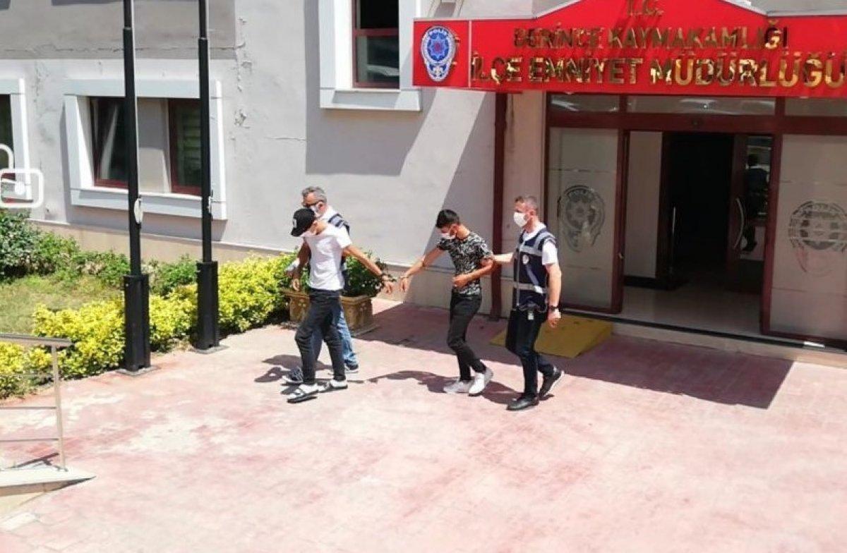 Kocaeli’de camideki sadaka kutusunun çalınma anları kamerada