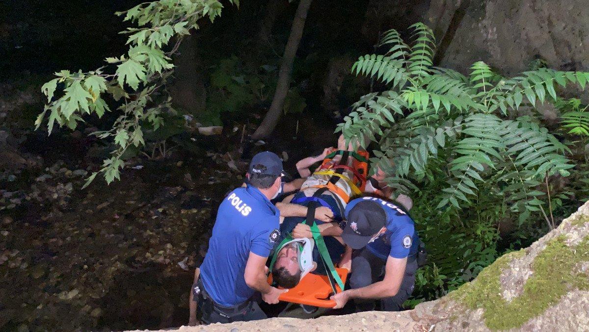 Bursa’da alkollü şahıs, 4 metre yüksekten dereye düştü