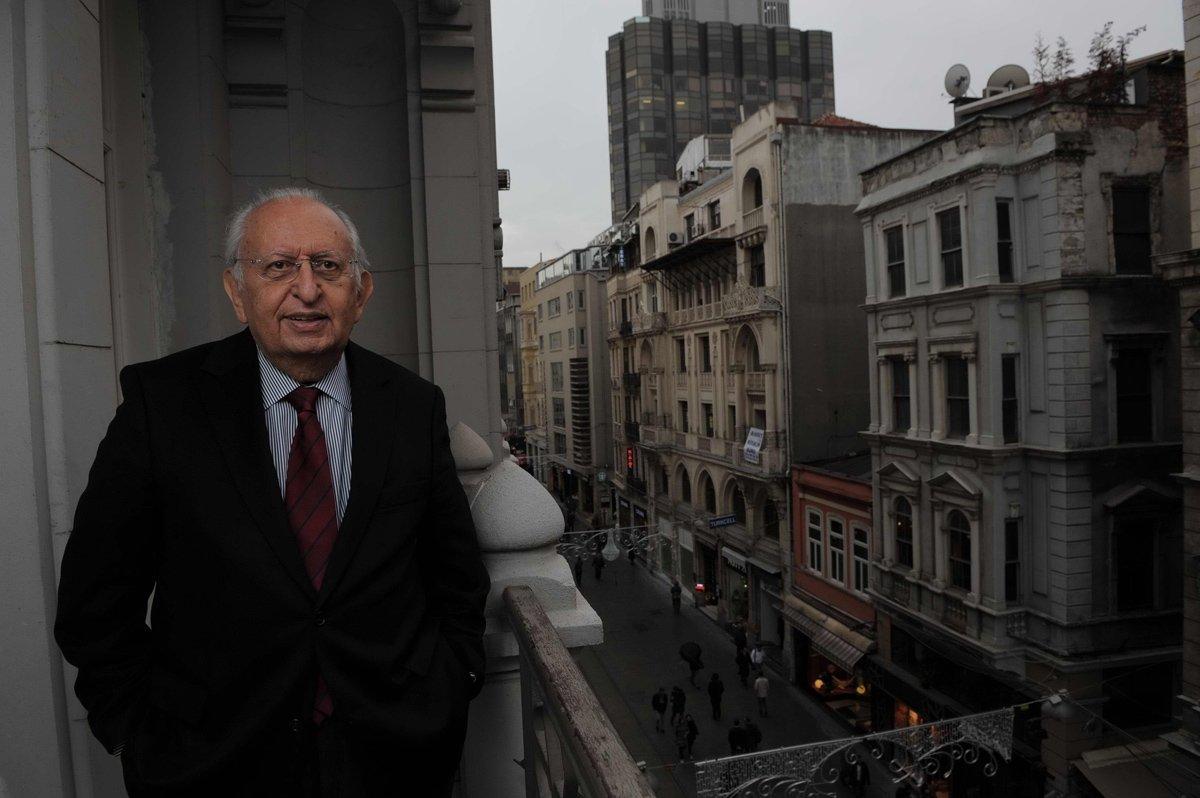 Hüsamettin Cindoruk: Türkiye'ye giren çıkan belli değil