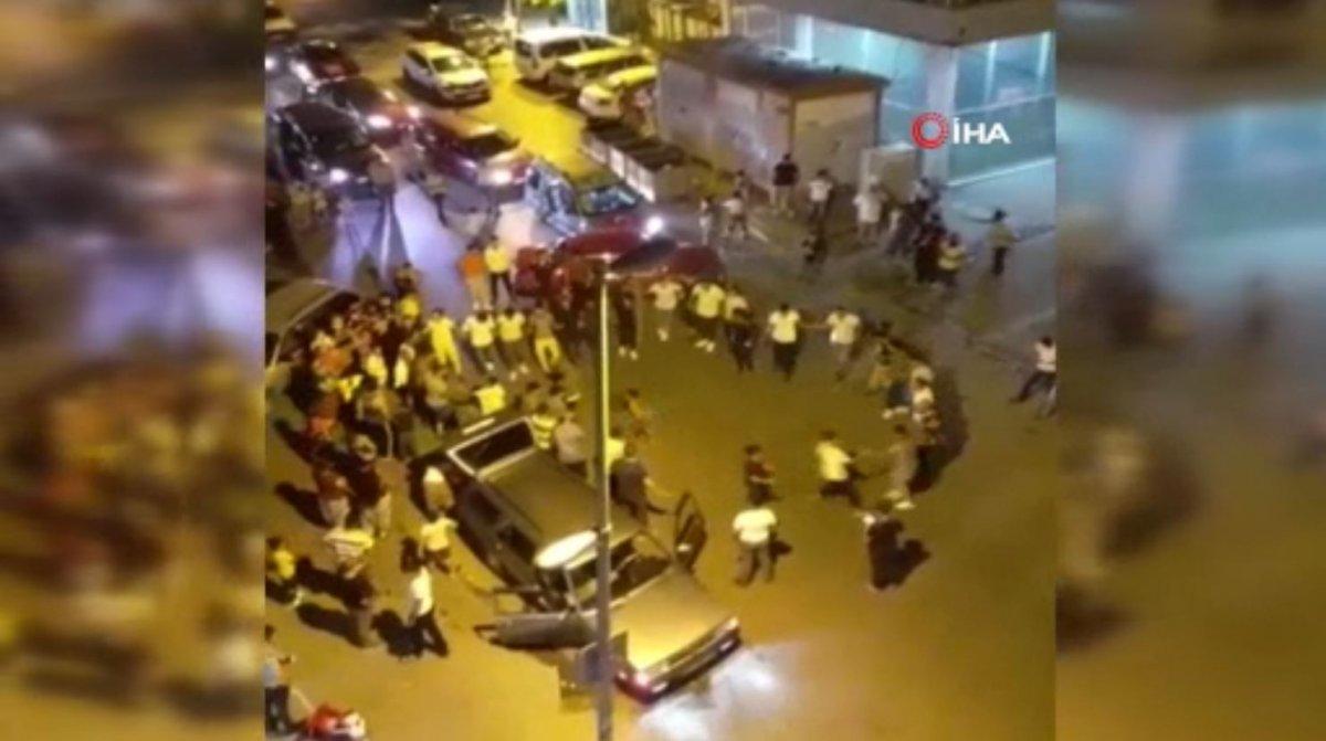 Esenyurt'ta asker eğlencesinde halay çekip havaya ateş ettiler