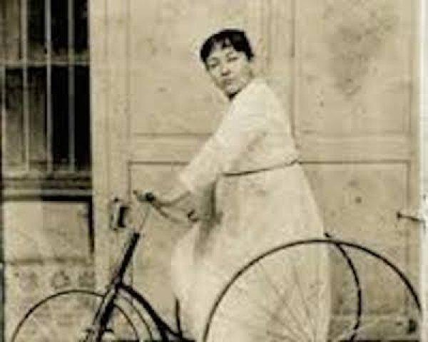 İlk Türk kadın romancısı Fatma Aliye Topuz'a bir bakış