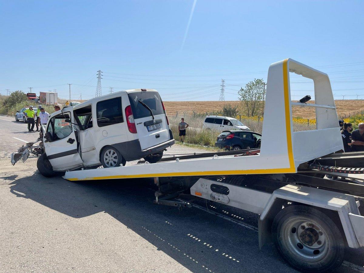 Çanakkale’de 2 araç kafa kafaya çarpıştı: 2 ölü, 2 yaralı