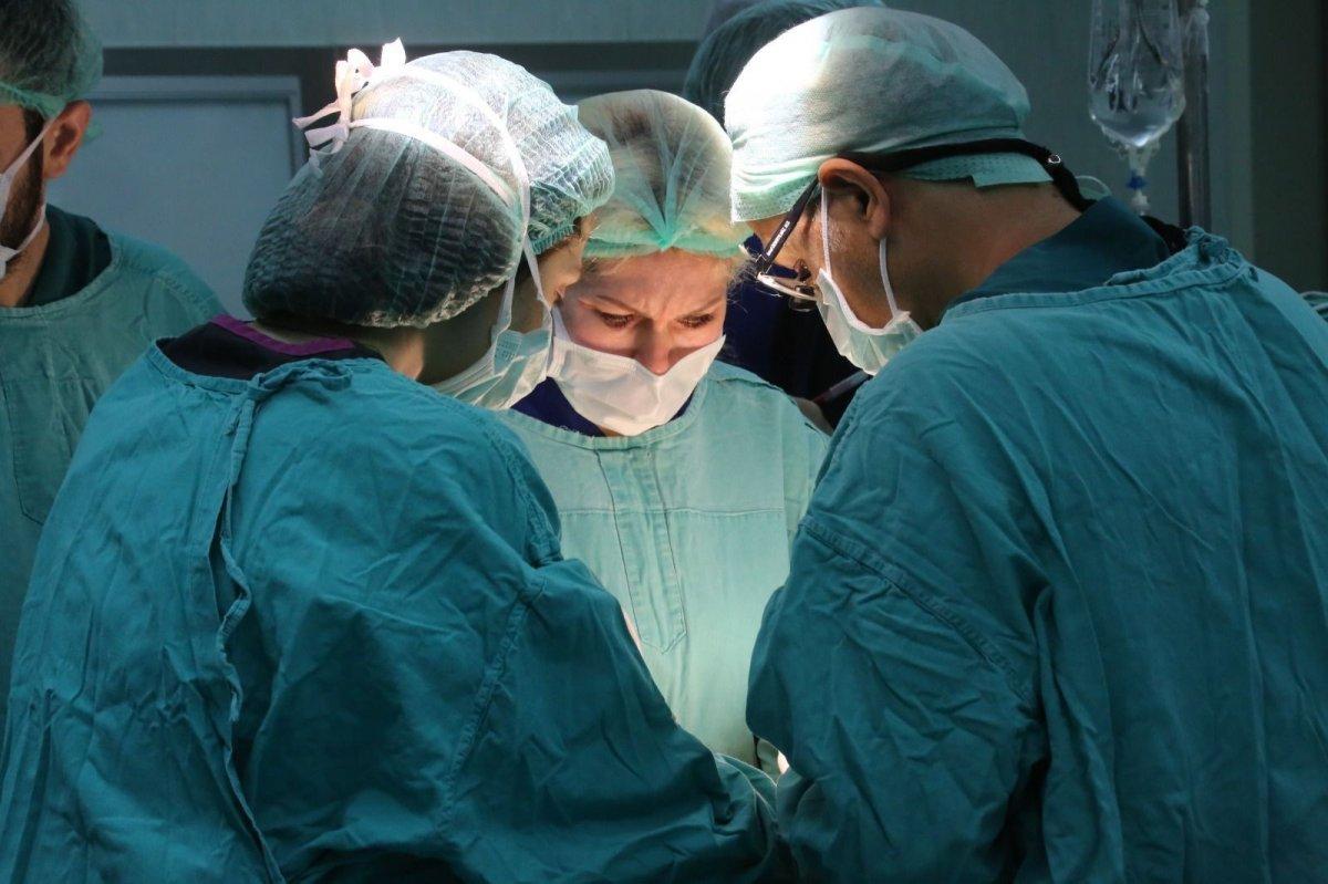 Türkiye’nin ikinci kadavradan rahim nakli yapılan kadın uyandırıldı