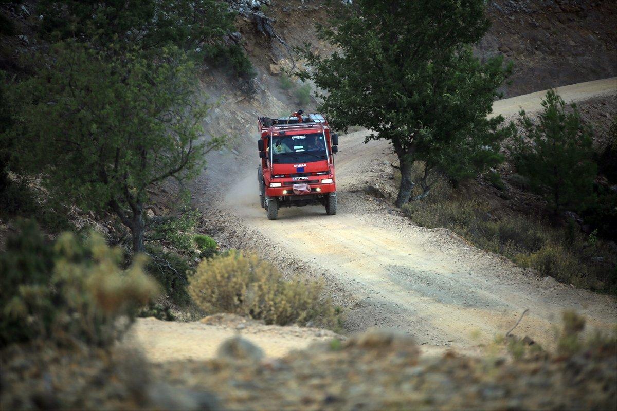 Mersin ve Adana yangınlarında söndürme çalışmaları