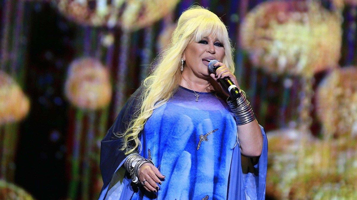 Zerrin Özer gençleşti