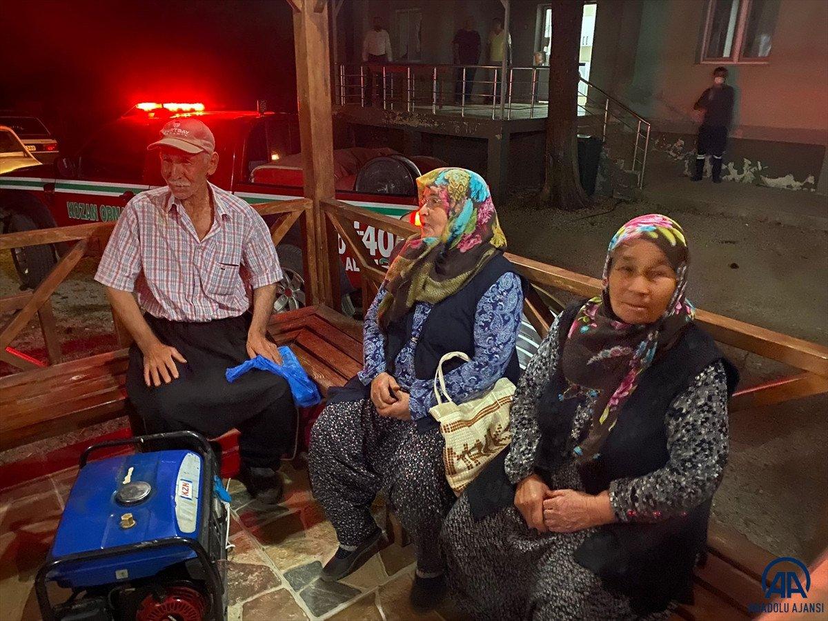 Adana'da orman yangını nedeniyle 5 köy tahliye edildi