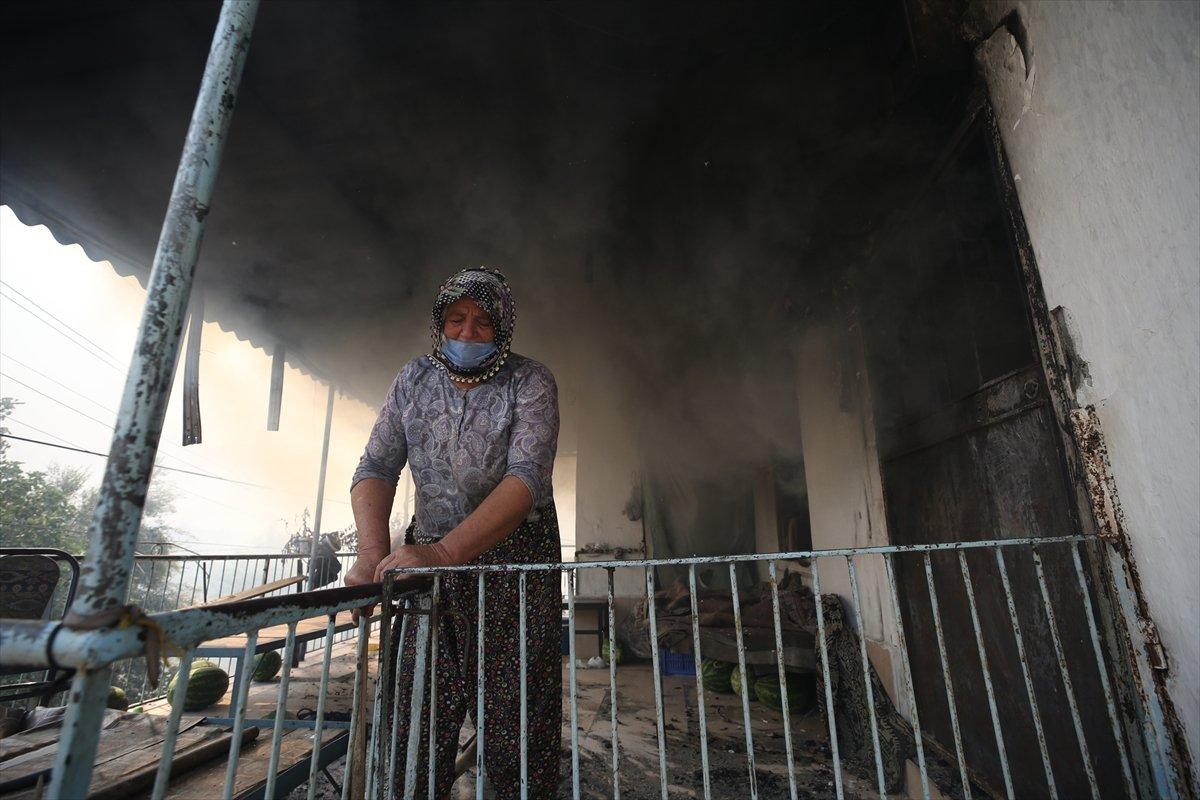 Manavgat'ta kanser hastası yaşlı kadının tedavi parası yangında kül oldu