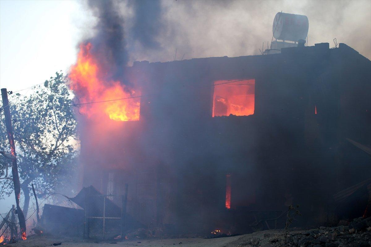 Mersin ve Adana yangınlarında söndürme çalışmaları