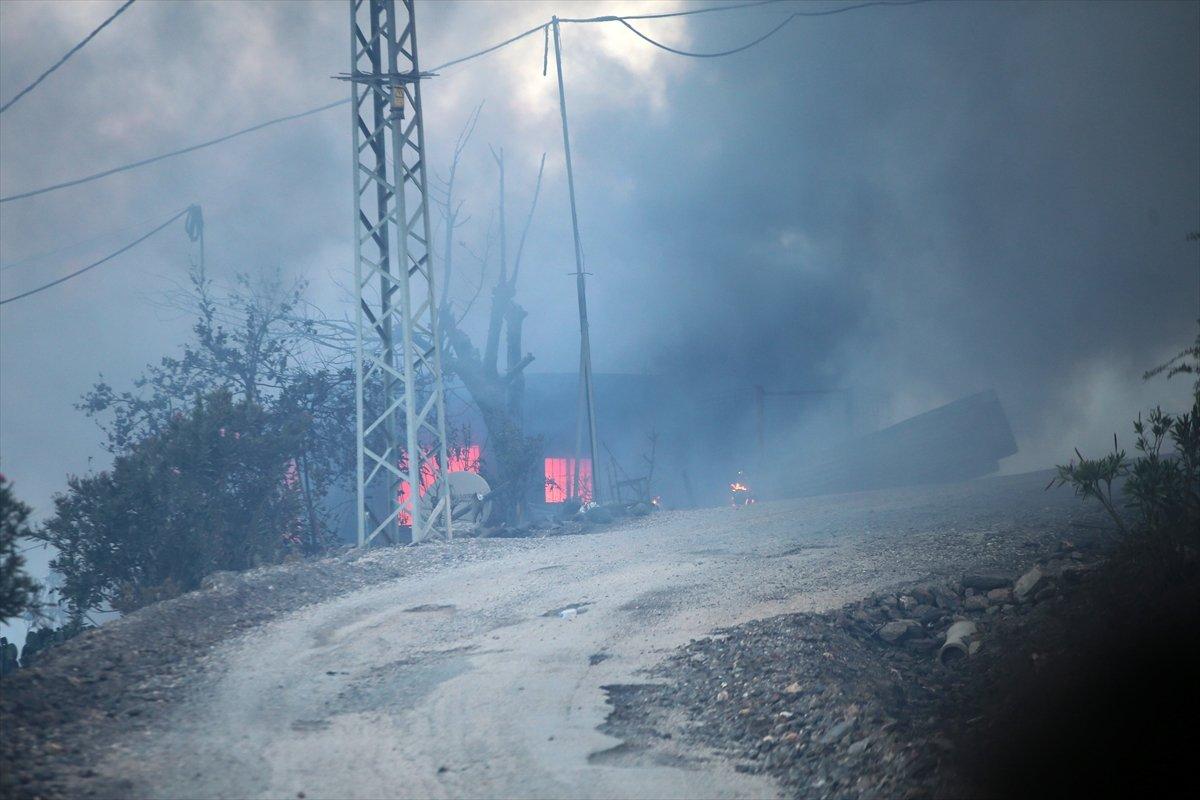 Mersin ve Adana yangınlarında söndürme çalışmaları