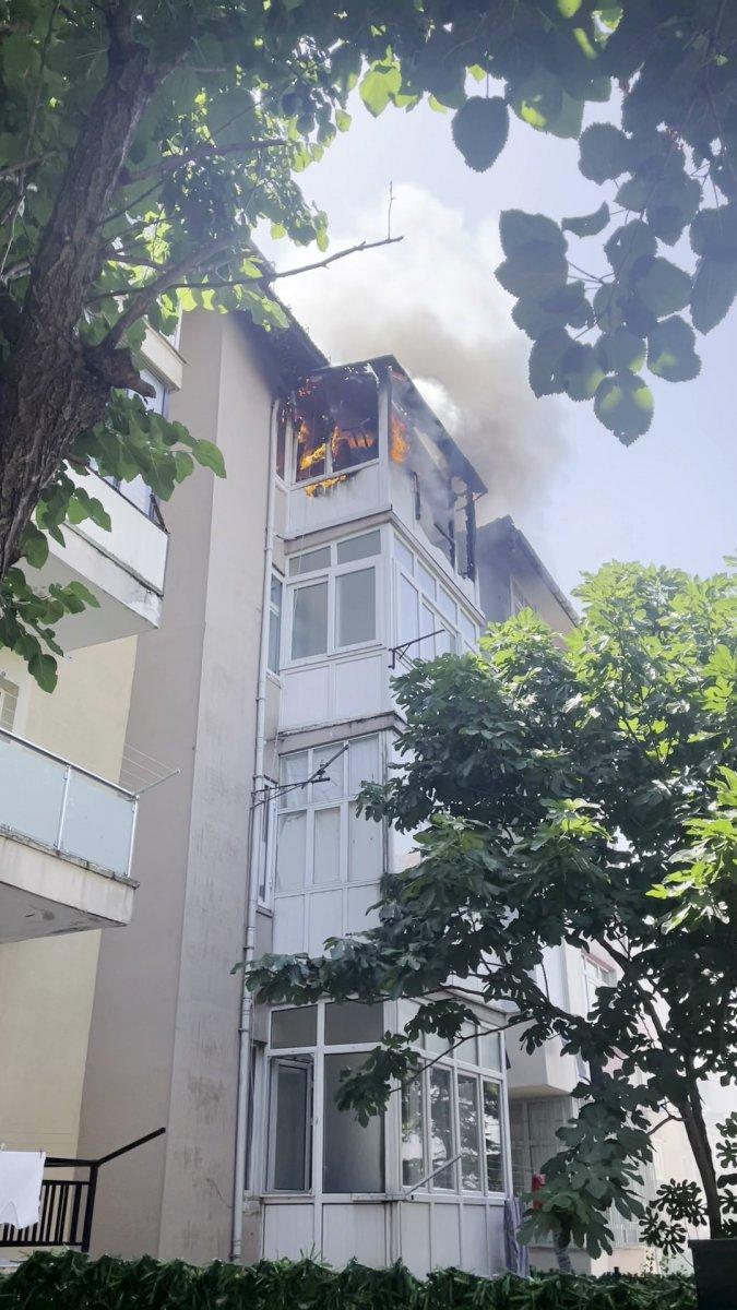 Üsküdar’da evde unutulan sigara yangına sebep oldu
