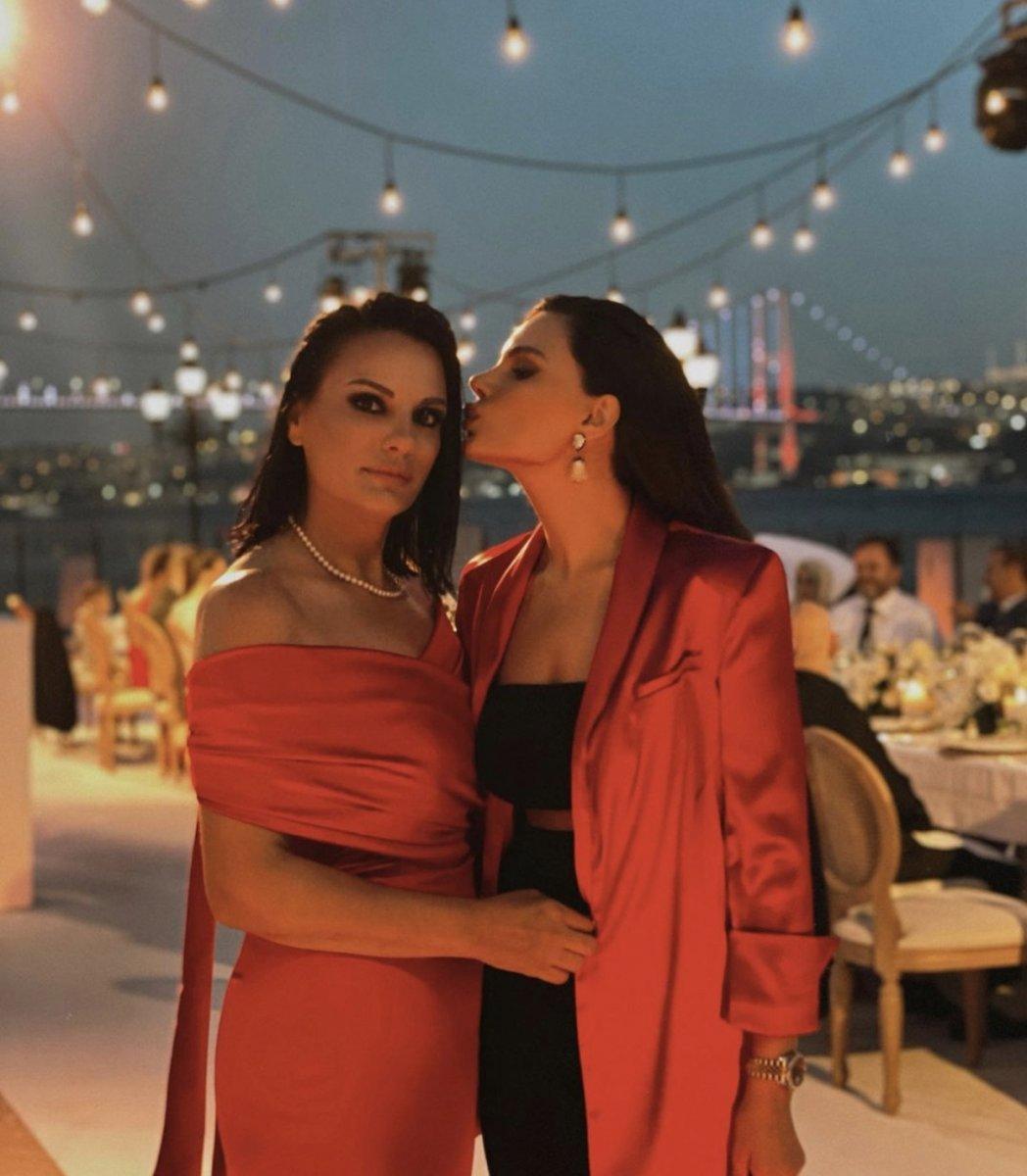 Görenler kardeşi sandı! Almeda Abazi'nin annesi hayrete düşürdü