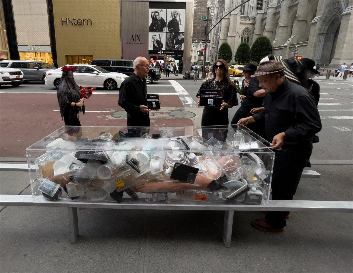 ABD’de ‘plastikten ölüm’ temalı çevre protestosu