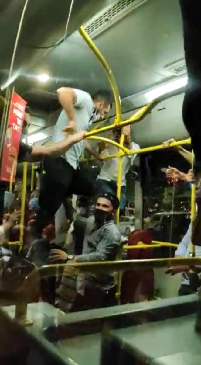 Üsküdar’da, otobüste maske kavgası