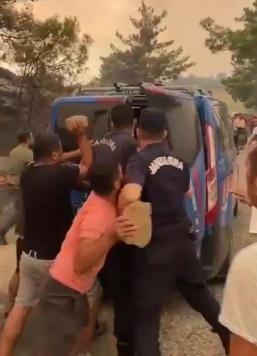 Antalya'da yangını çıkardığı öne sürülen kişilere linç girişimi