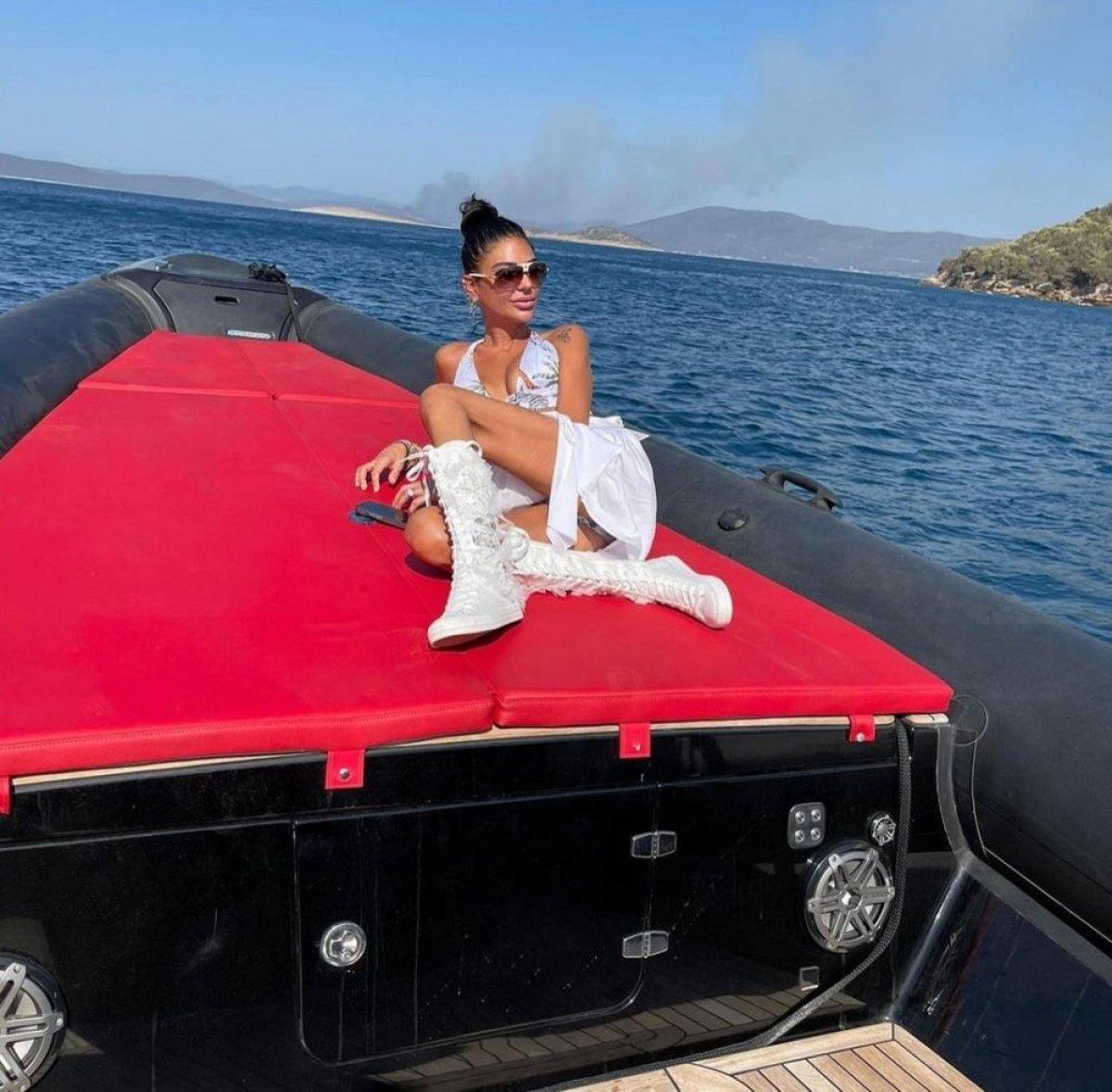 Süreyya Yalçın, Bodrum'da yangının olduğu bölgede poz verdi