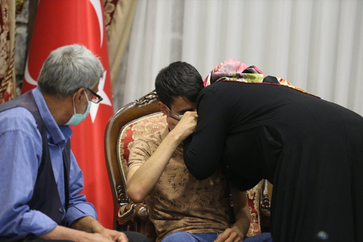 Diyarbakır'da oturma eylemi yapan 3 aile daha evlatlarına kavuştu