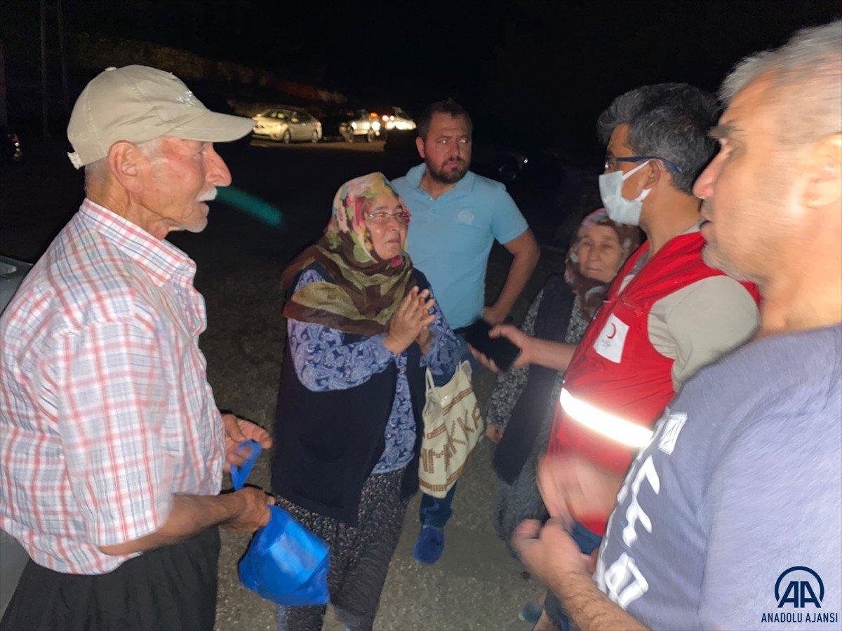 Adana'da orman yangını nedeniyle 5 köy tahliye edildi