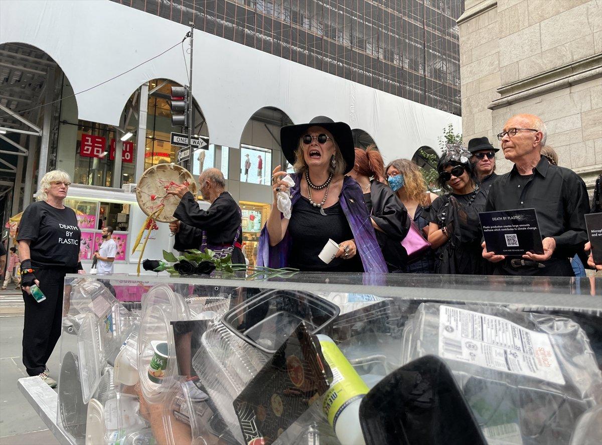 ABD’de ‘plastikten ölüm’ temalı çevre protestosu