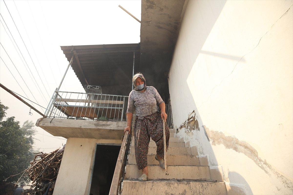 Manavgat'ta kanser hastası yaşlı kadının tedavi parası yangında kül oldu