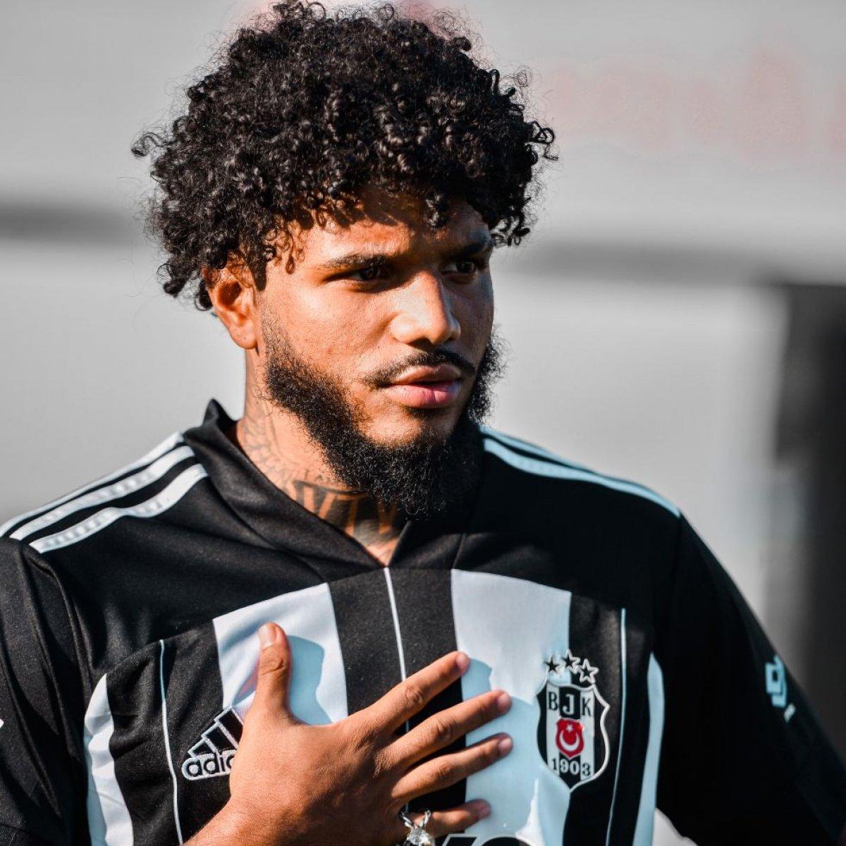 Beşiktaş'tan Valentin Rosier'e jest