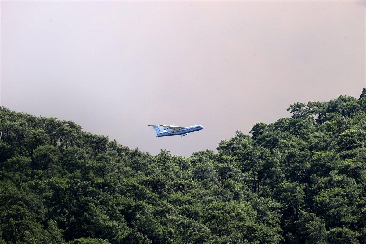 Marmaris'teki yangın kontrol altına alınmaya çalışılıyor