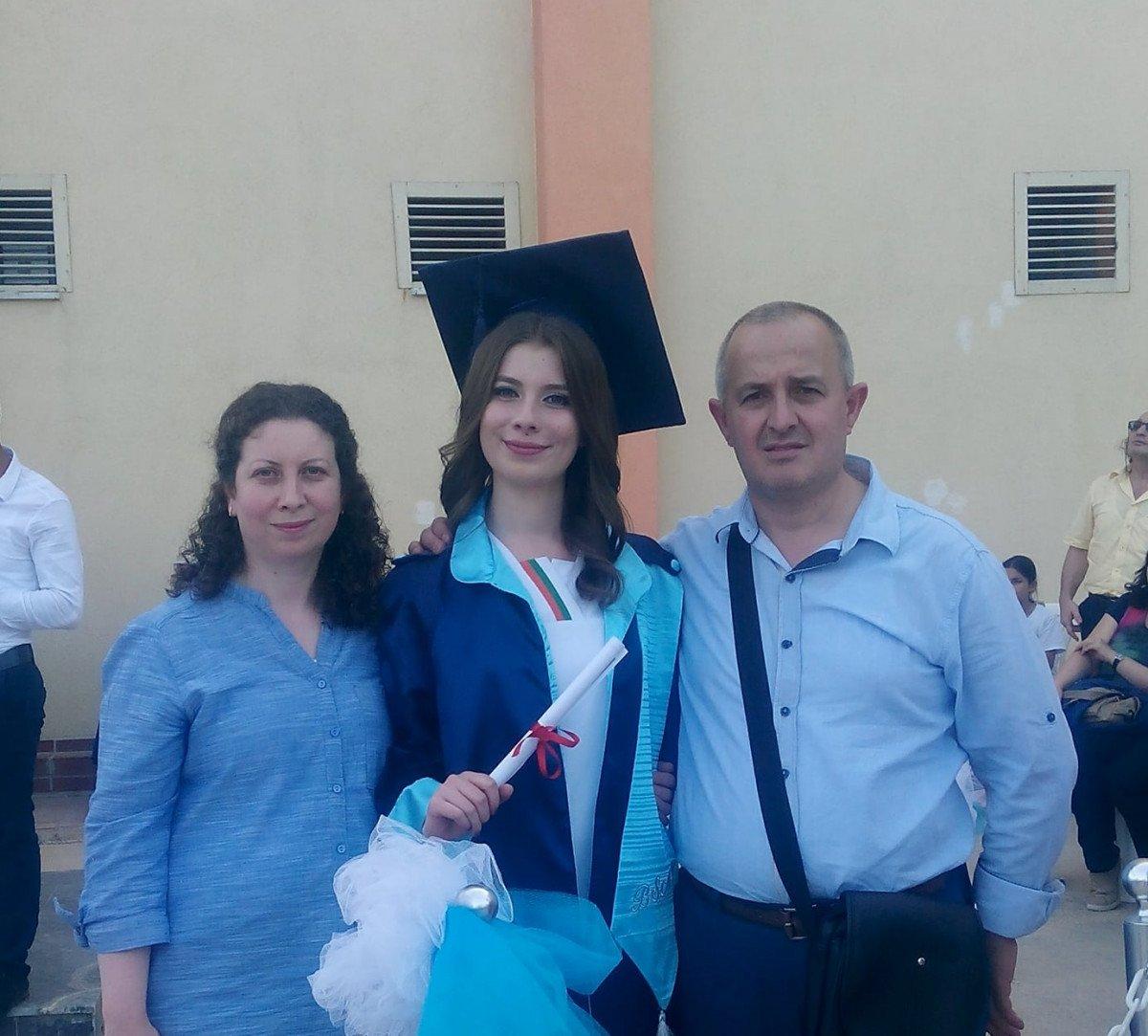 Eda'nın diplomasını babası aldı