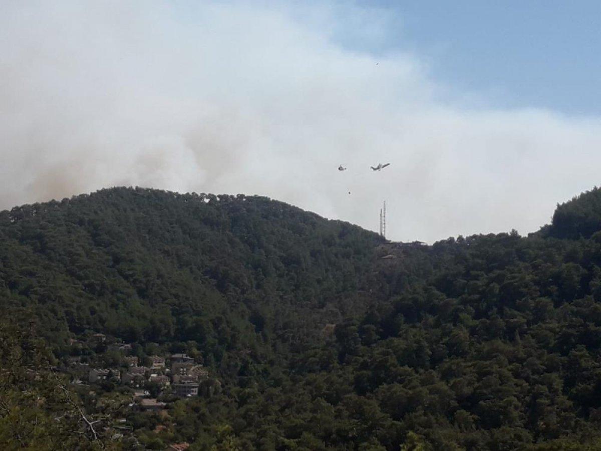 Yangın nedeniyle Marmaris - Datça yolu ulaşıma kapandı