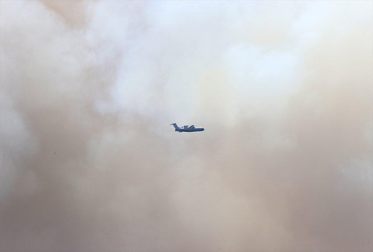 Marmaris'teki yangın kontrol altına alınmaya çalışılıyor
