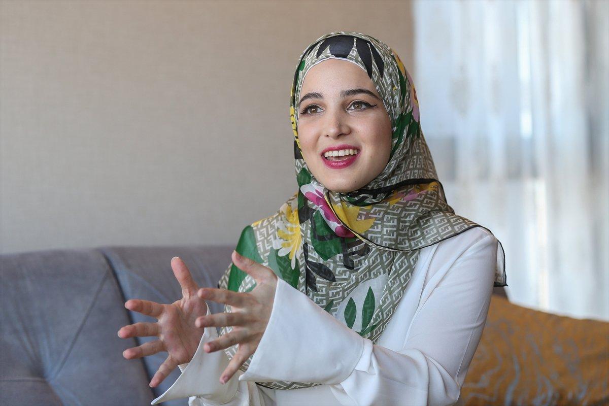Suriyeli Yasmin Nayal, Türkiye'de üniversiteyi birincilikle bitirdi