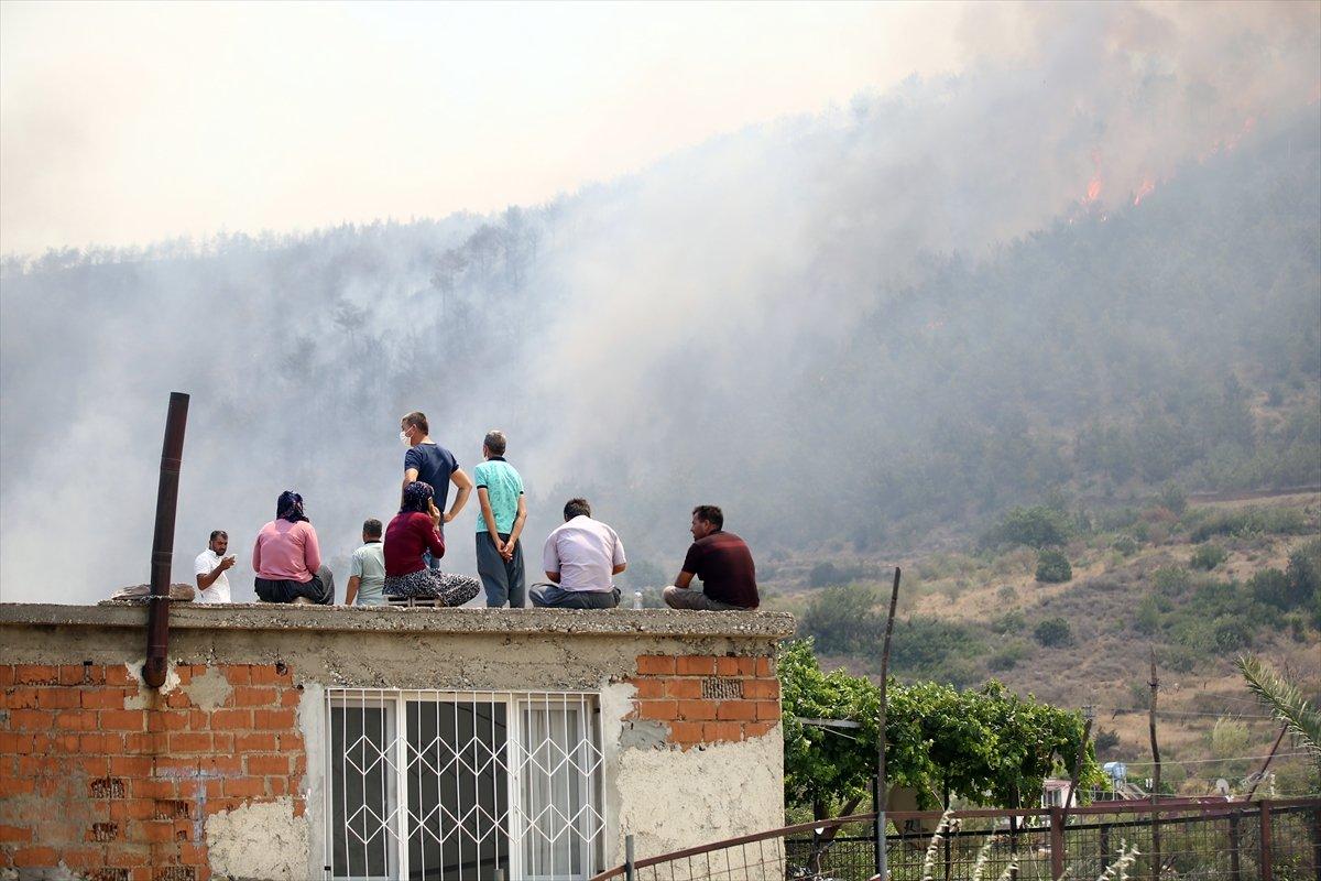 Silifke'de yangına vatandaş müdahale ediyor