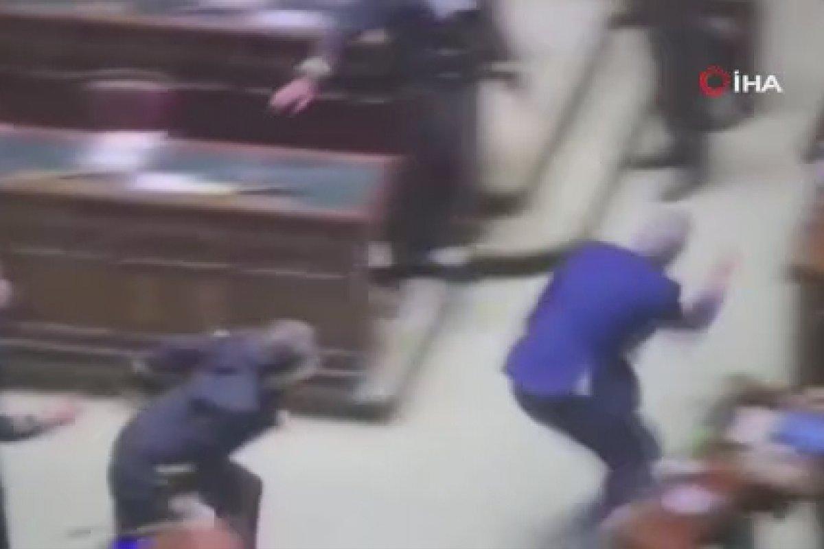 İtalya'da Temsilciler Meclisi'nde 'Yeşil Geçiş' protesto edildi