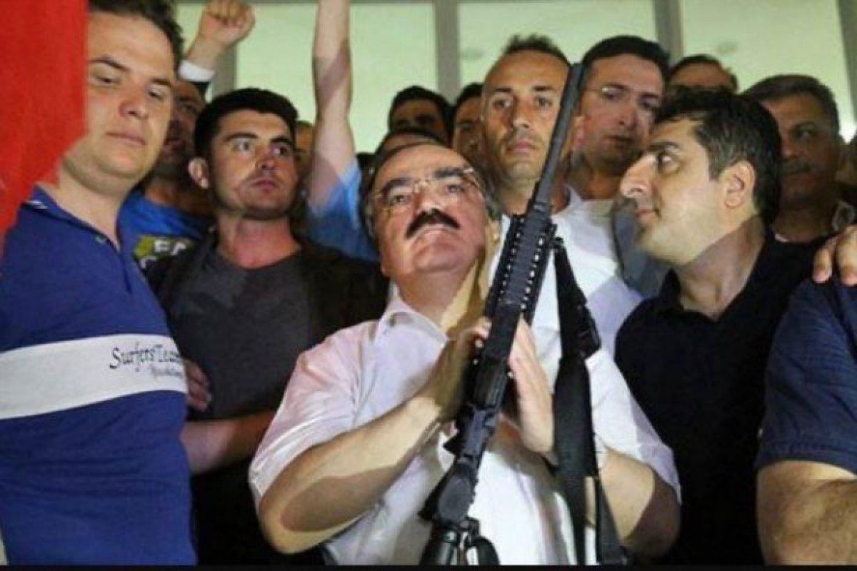 Hüseyin Avni Coş hayatını kaybetti