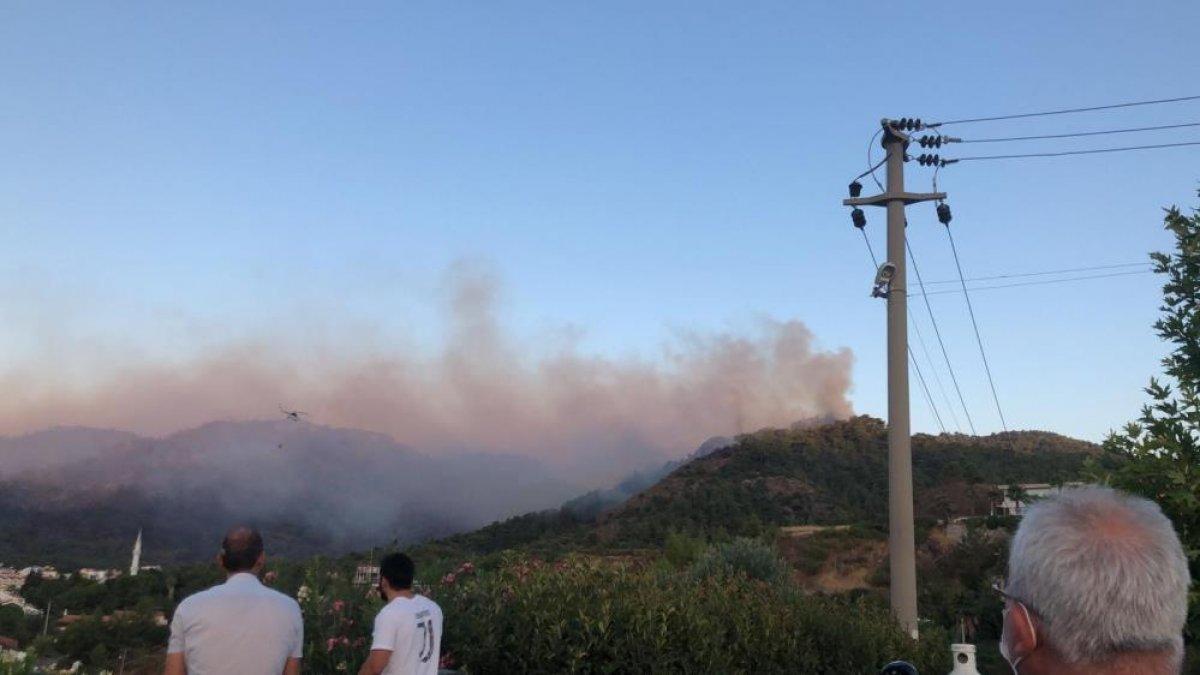 Marmaris’teki orman yangınına havadan müdahale yeniden başladı