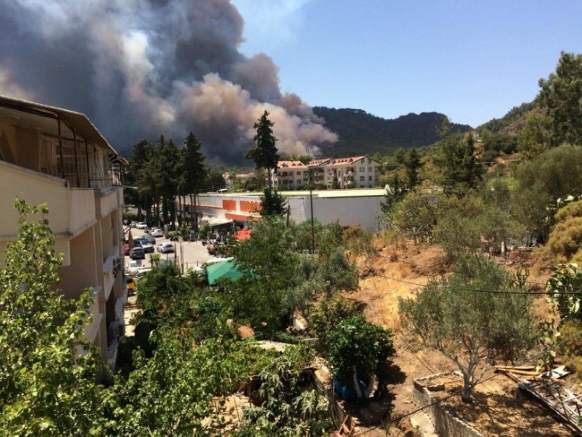 Marmaris’teki orman yangınına havadan müdahale yeniden başladı