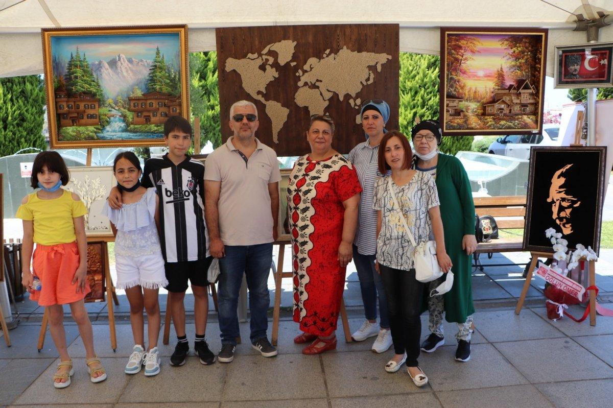 Pandemide ürettiklerini sergide sattılar