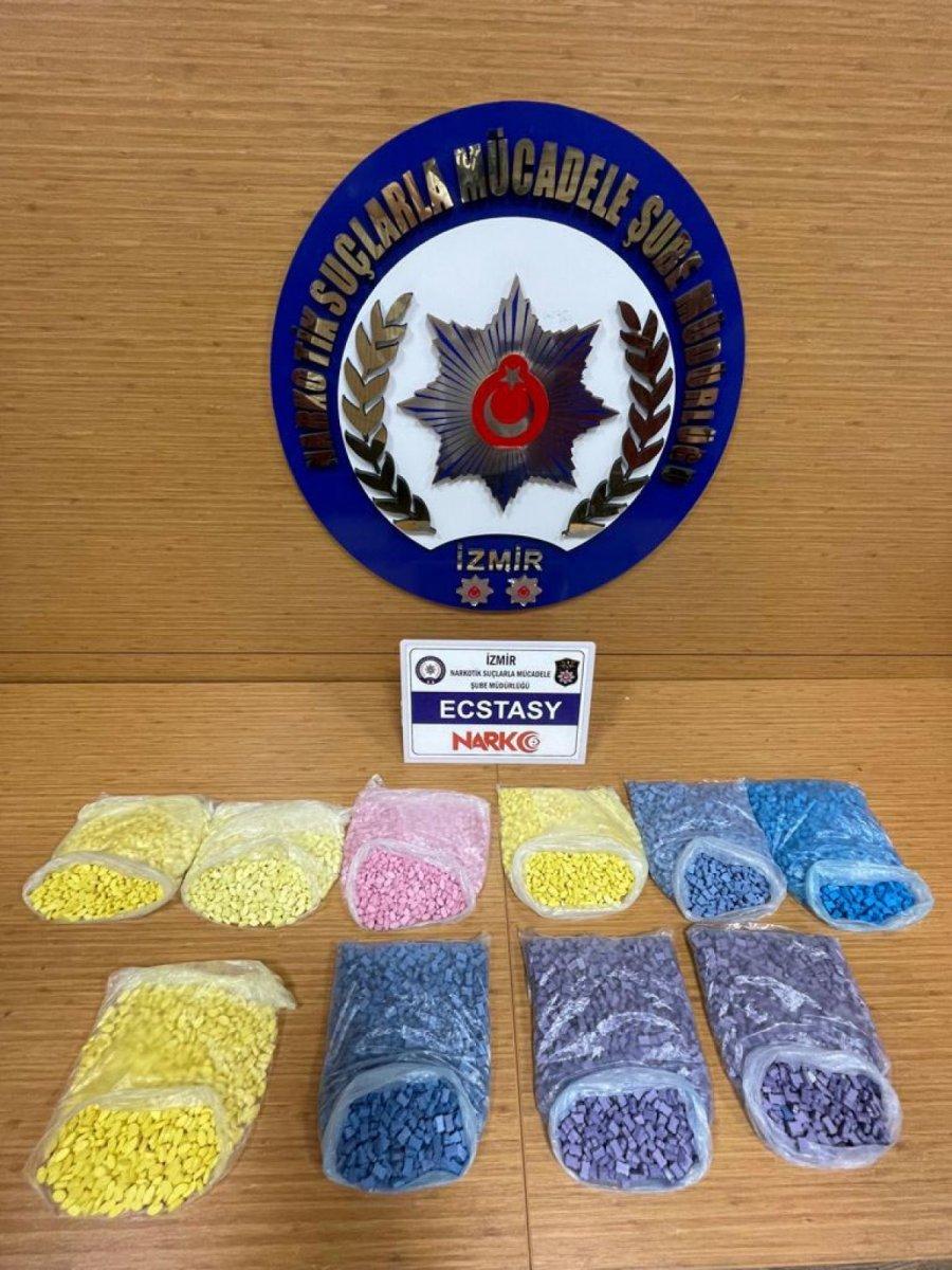 İzmir’de 10 bin 70 adet ecstasy hap ele geçirildi