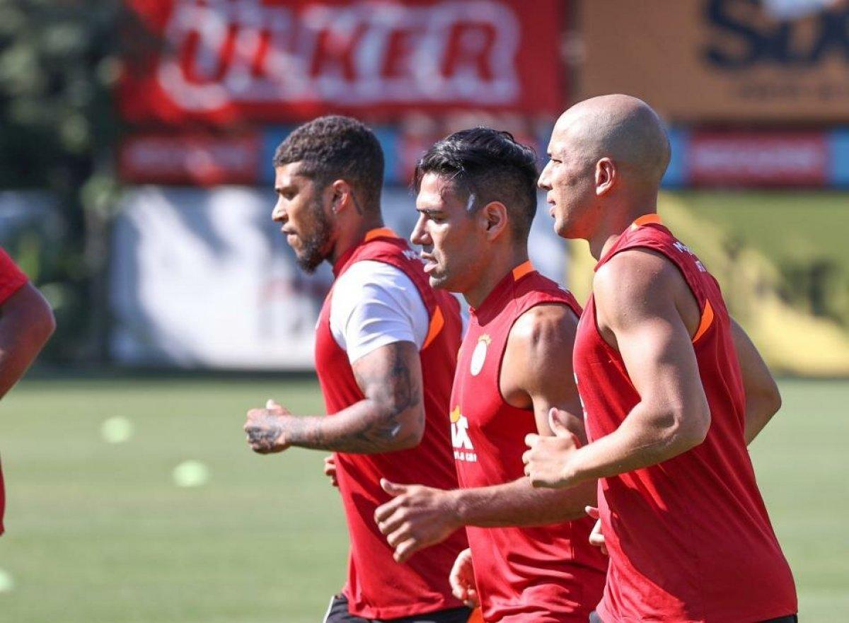 Fatih Terim, Feghouli'yi tamamen sildi