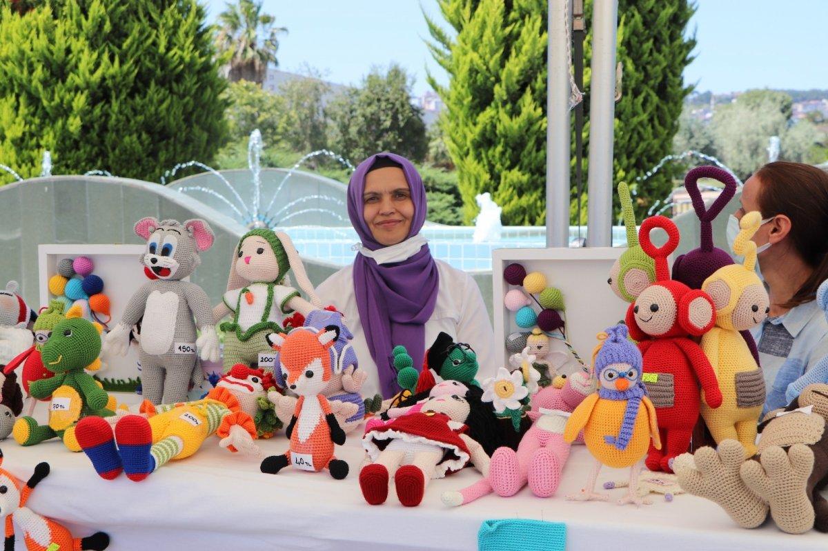 Pandemide ürettiklerini sergide sattılar