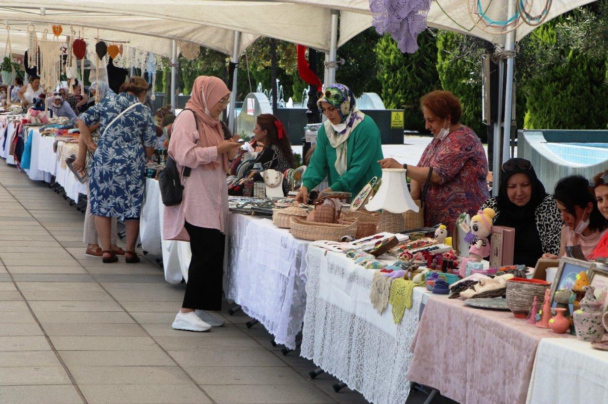Pandemide ürettiklerini sergide sattılar