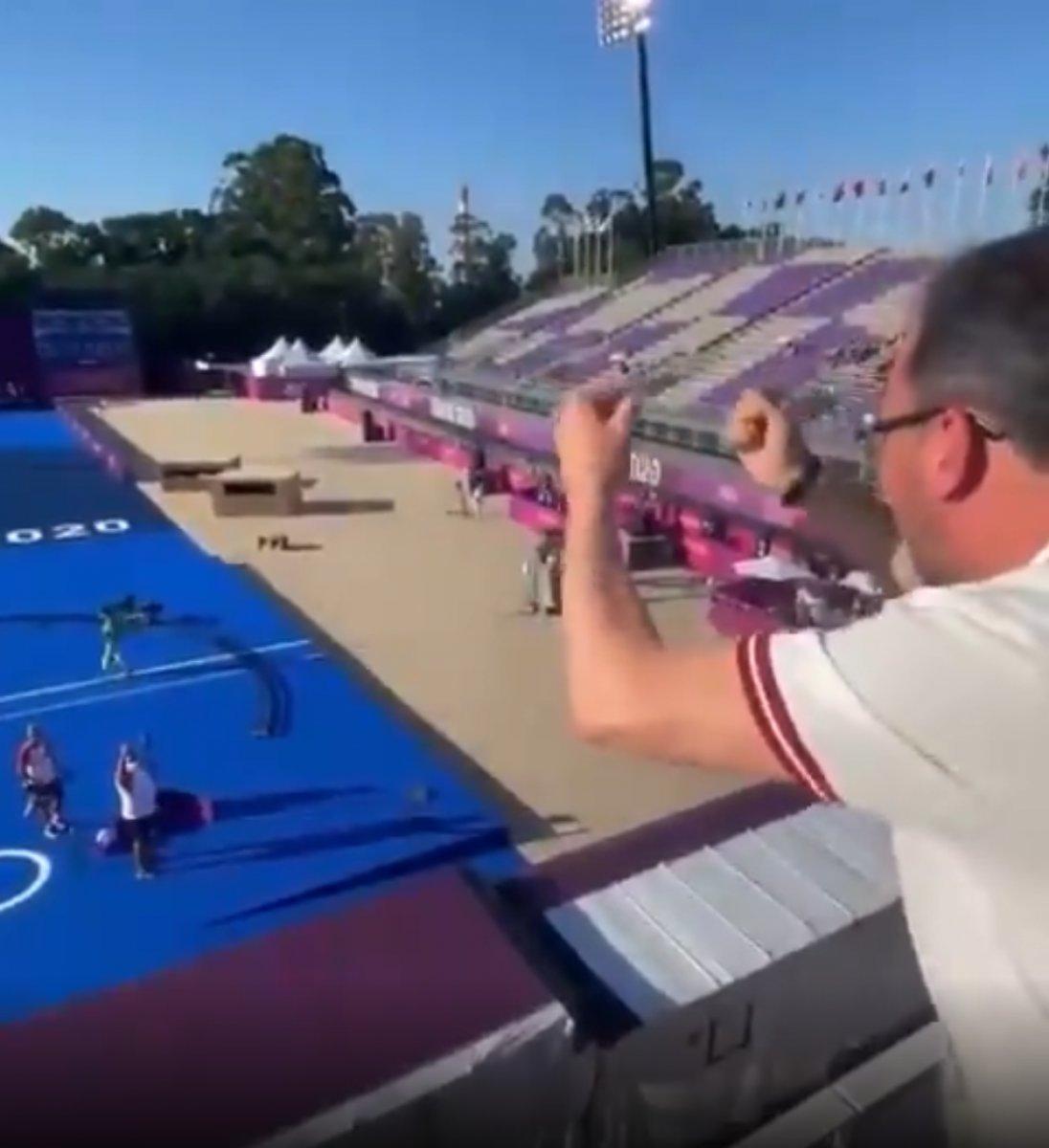 Bakan Kasapoğlu'nun altın madalya sevinci