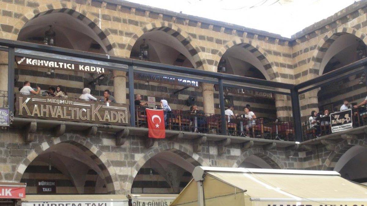 Diyarbakır terörden arındırıldı, tarihi mekanları doldu