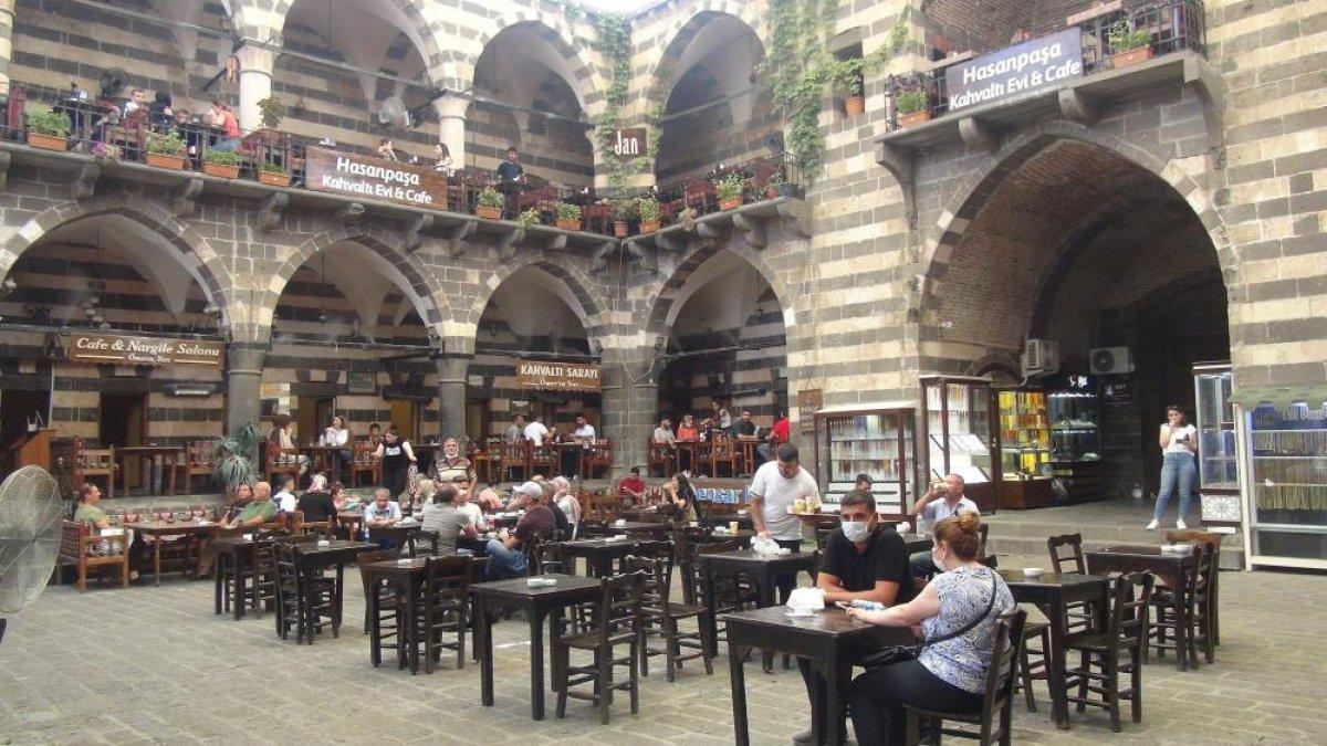 Diyarbakır terörden arındırıldı, tarihi mekanları doldu
