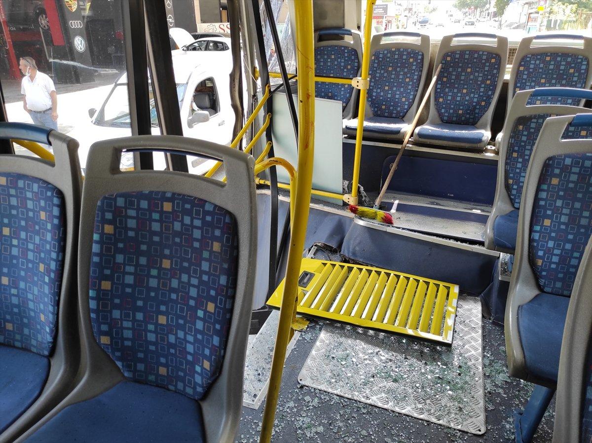 Ümraniye'de kamyonla otobüs çarpıştı