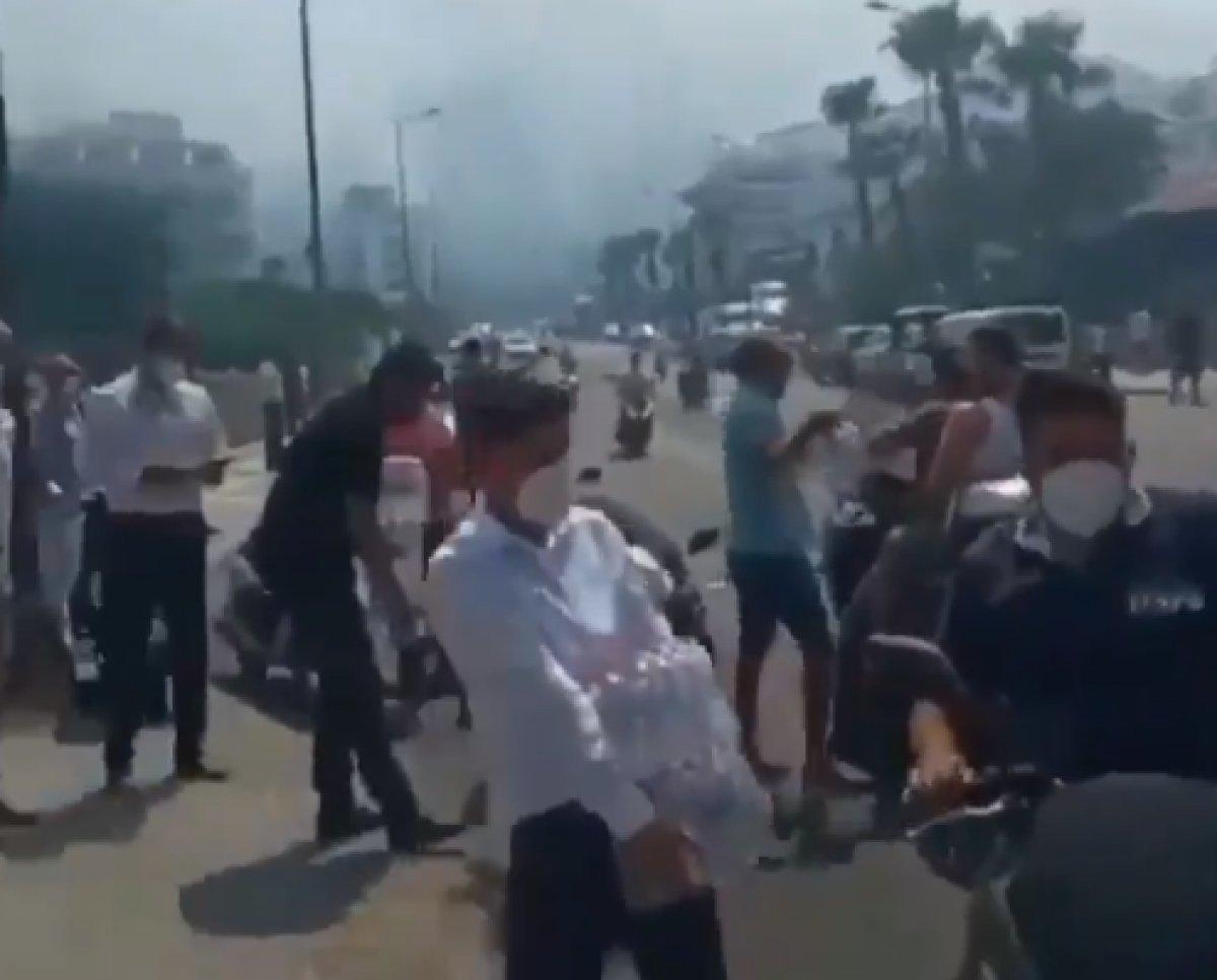 Türkiye'de yangınla mücadele: Vatandaşlar seferber oldu