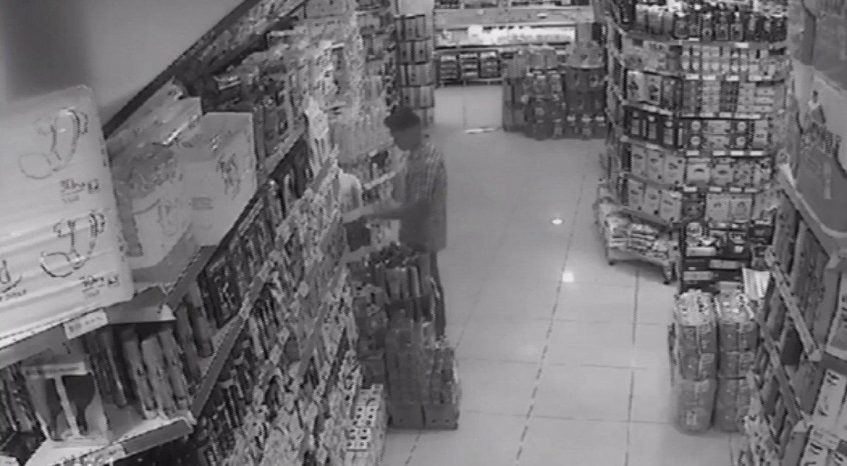 Adıyaman'da parfüm hırsızı kameralara yansıdı