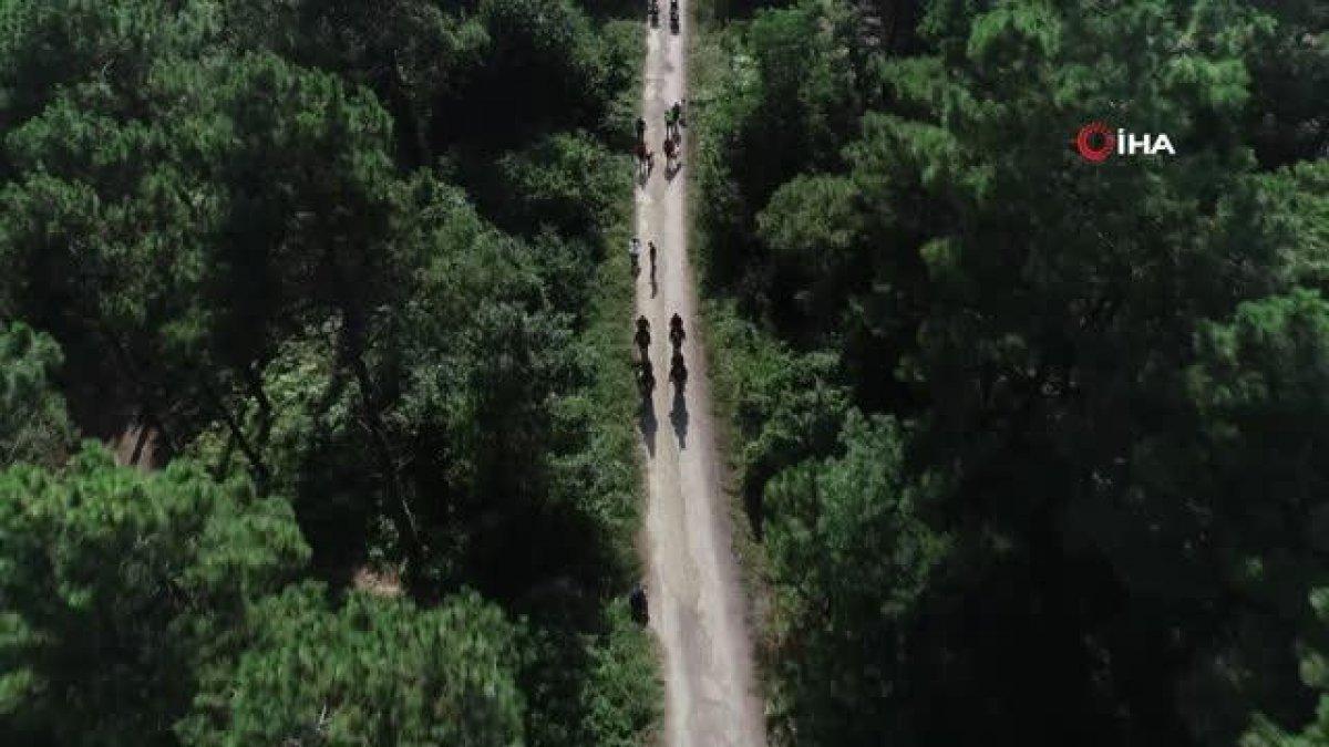 Çekmeköy'de atlı ekipler, yangına karşı orman denetimi yaptı