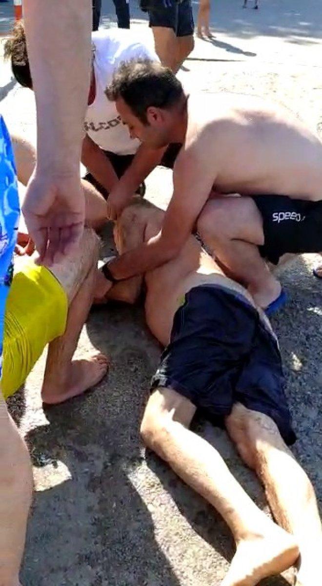 Tarabya'da boğulmakta olan genci son anda kurtardılar